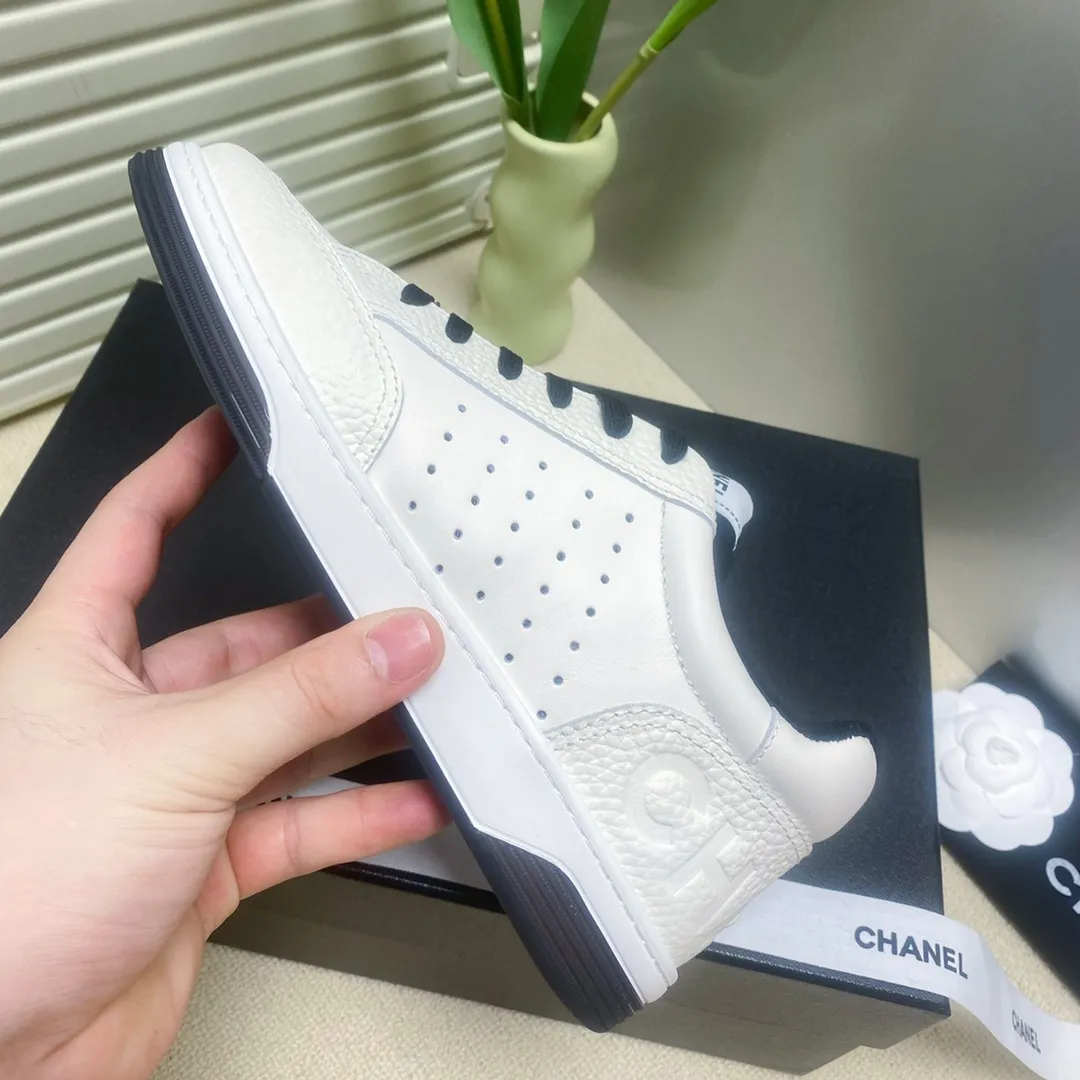 👟👟Ex-factory price 480🐹🐹Women's shoes, women's clothing chanel~~Chanel's latest 2022 panda shoes, skateboard shoes, sneakers, out of stock king @counters are out of stock everywhere〰It's hard to reserve even if you have money❗️ The fresh splicing style is really super nice...Xiaohongshu, Internet celebrity anchors, and blog owners have already started to call ❤ Original calfskin fabric, original towel lining, logo stamping process, two-color T👟👟 ex-factory price U outsole, lasting process, foot pad latex all custom molded... 🎁Supporting packaging 35-40 regular size